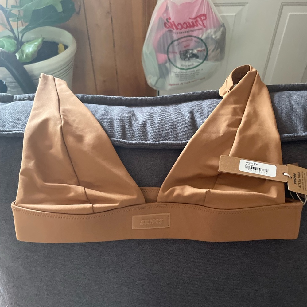 Skims plunge bikini top NWT
